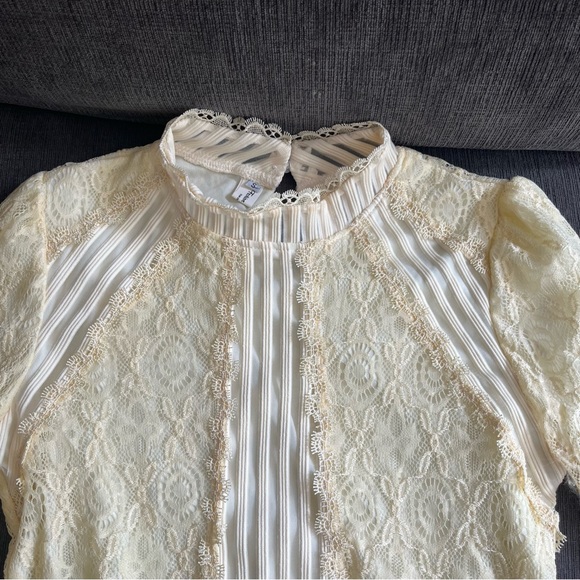 Vintage lace blouse - Picture 6 of 6